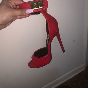 Steve Madden heel comes with matching clutch